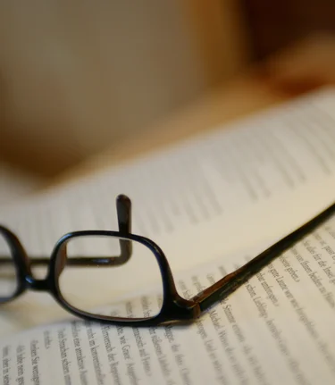 Urlaubszeit ist Lesezeit | © STG | Schiffer-Symbol