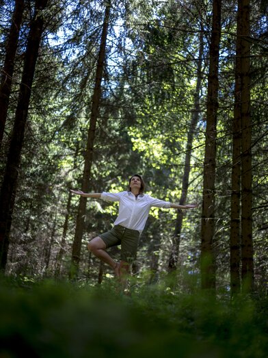 Yoga in the wood | © Steiermark Tourismus | Tom Lamm