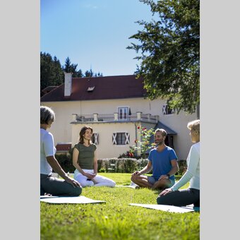 Yoga im Grünen | © STG | Tom Lamm