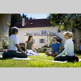 Yoga im Grünen | © STG | Tom Lamm