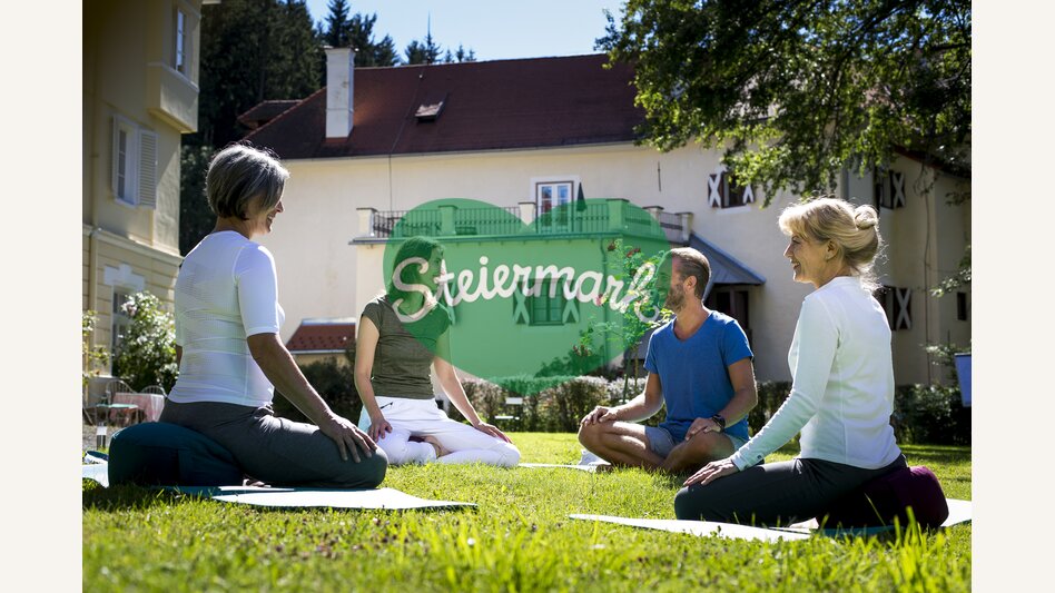 Yoga im Grünen | © STG | Tom Lamm