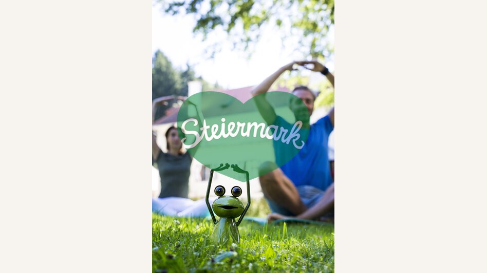 Yoga mit Steiermark-Frosch | © STG | Tom Lamm