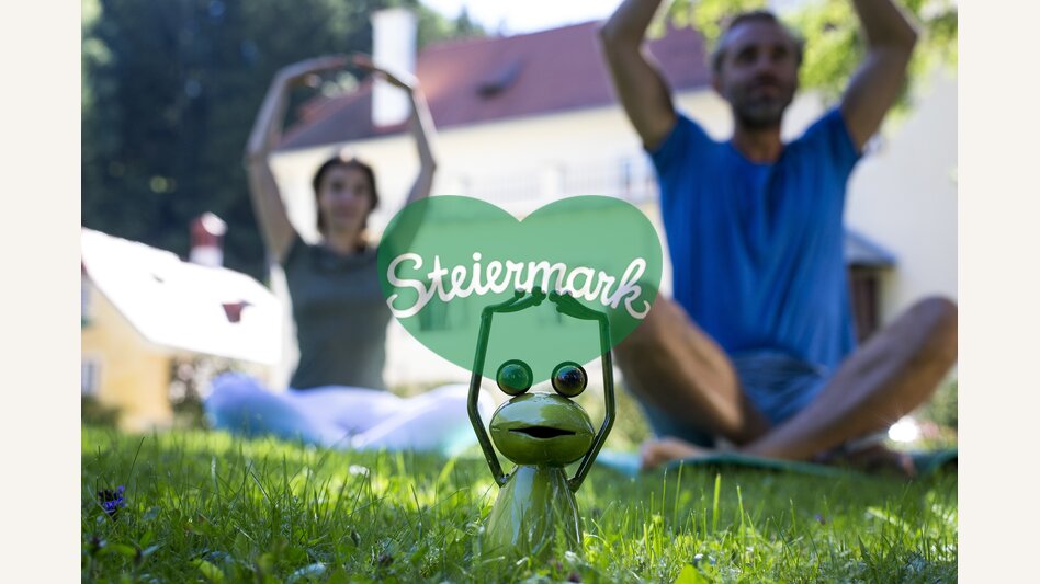 Yoga mit Steiermark-Frosch | © STG | Tom Lamm
