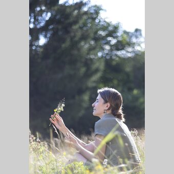 In der Blüten- und Kräuterwiese | © STG | Tom Lamm