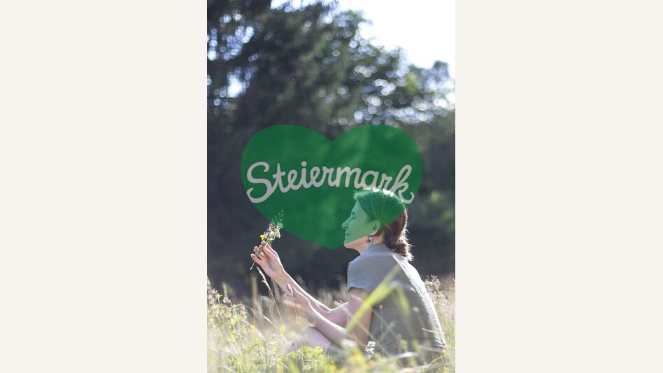 In der Blüten- und Kräuterwiese | © STG | Tom Lamm