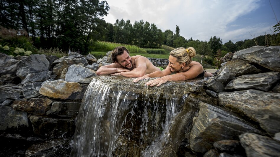 Natural pond to bath at thermae Bad Waltersdorf, Source hotel | © Steiermark Tourismus | Tom Lamm
