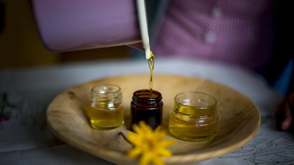 Soothing St John's wort oil | © Hochsteiermark | Tom Lamm