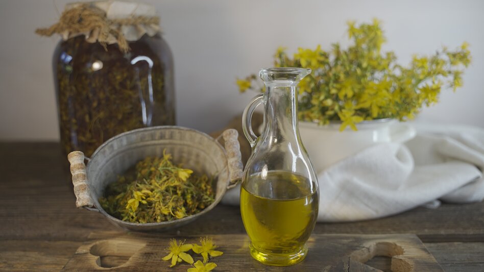 Joannis wort oil homemade | © Heilthermen Resort Bad Waltersdorf | Karina Dienbauer