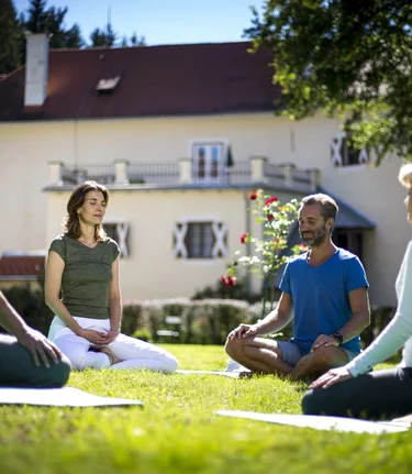 Yoga in the garden | © Steiermark Tourismus | Tom Lamm