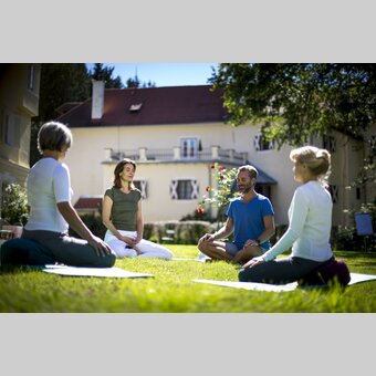 Yoga im Grünen | © STG | Tom Lamm
