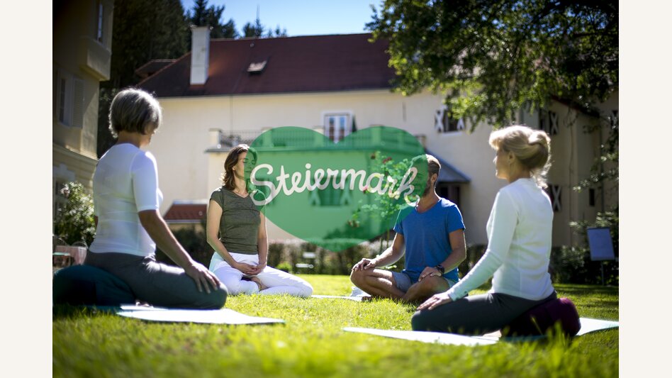 Yoga im Grünen | © STG | Tom Lamm