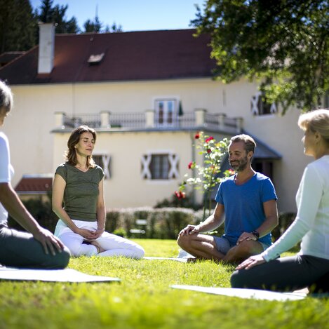 Yoga im Grünen | © STG | Tom Lamm
