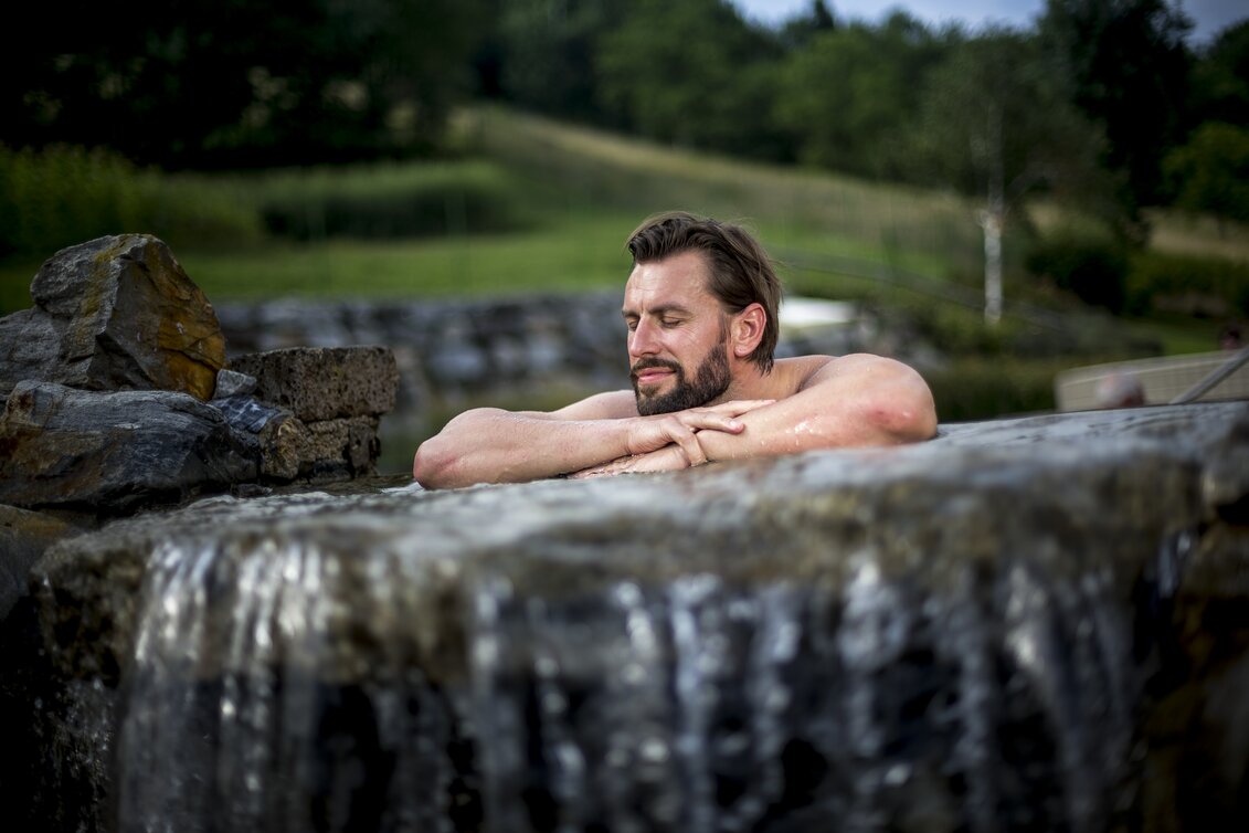 Naturbadeteich der Heiltherme Bad Waltersdorf | © STG | Tom Lamm