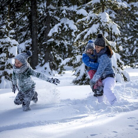Was für ein Vergnügen: Spielen im und mit Schnee. | © STG | Tom Lamm