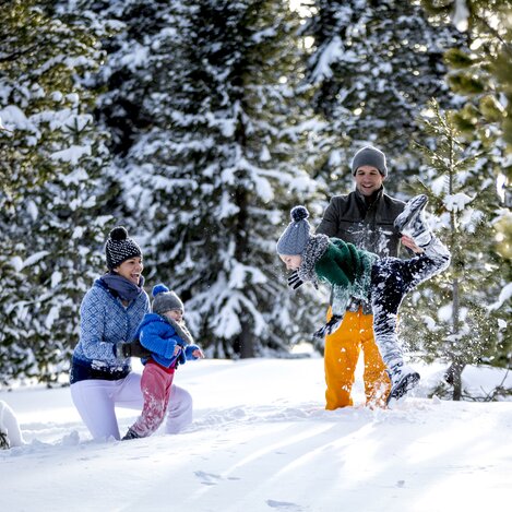 Was für ein Vergnügen: Spielen im und mit Schnee. | © STG | Tom Lamm