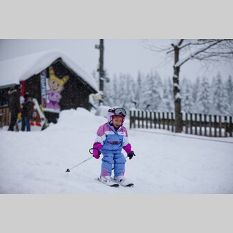 Das erste Mal auf Skiern - auf der Pack | © STG | Tom Lamm