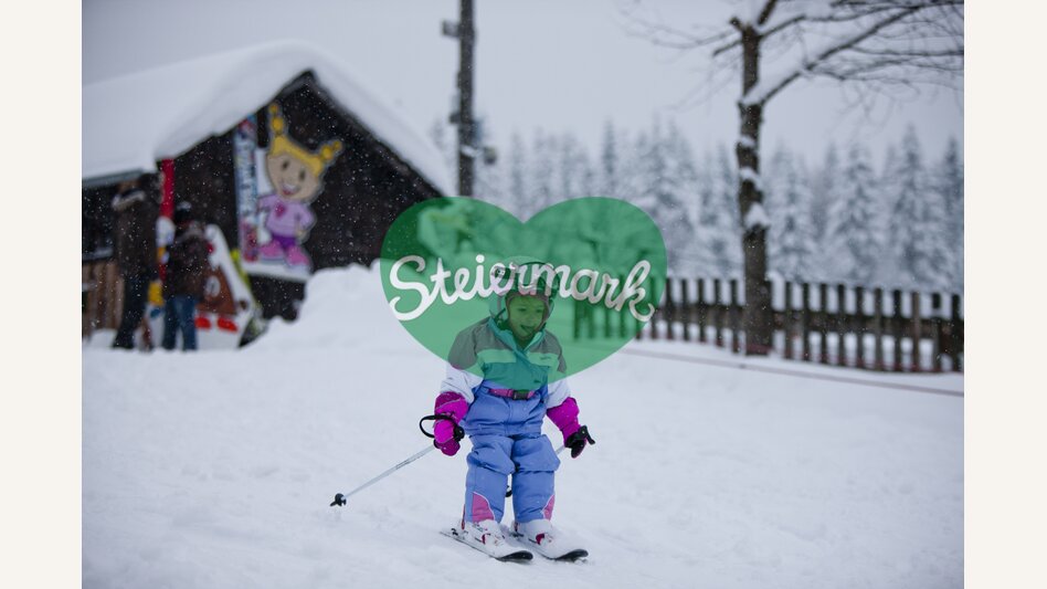 Das erste Mal auf Skiern - auf der Pack | © STG | Tom Lamm