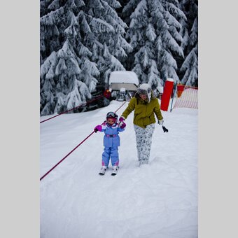 Das erste Mal auf Skiern - auf der Pack | © STG | Tom Lamm