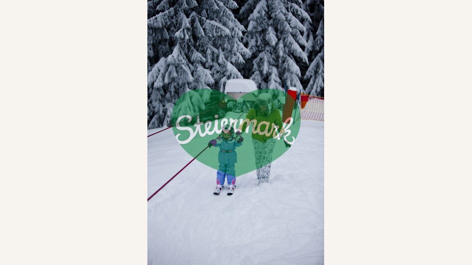 Das erste Mal auf Skiern - auf der Pack | © STG | Tom Lamm