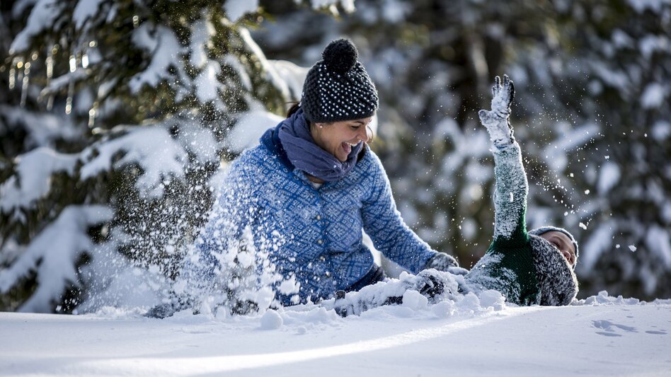 What a pleasure: playing in and with the snow | © Steiermark Tourismus | Tom Lamm