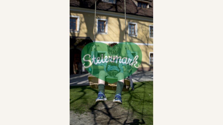 Urlaubsfreude: Bub auf Schaukel | © STG | Tom Lamm