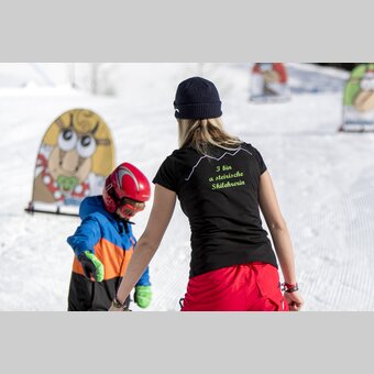 Skifahren lernen mit Skilehrer auf der Brunnalm | © STG | Tom Lamm