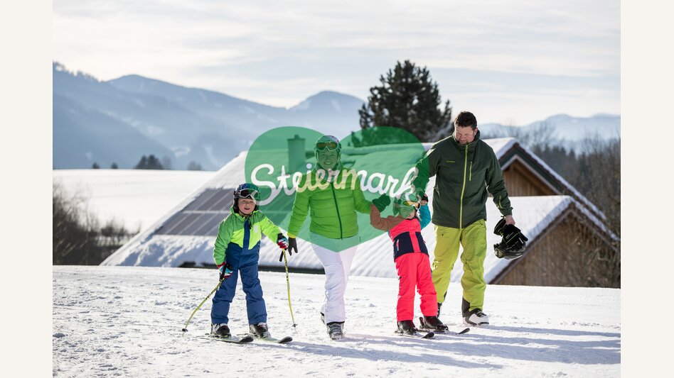 Skifahrer-Familie in der Schwabenbergarena in Turnau | © STG | Tom Lamm