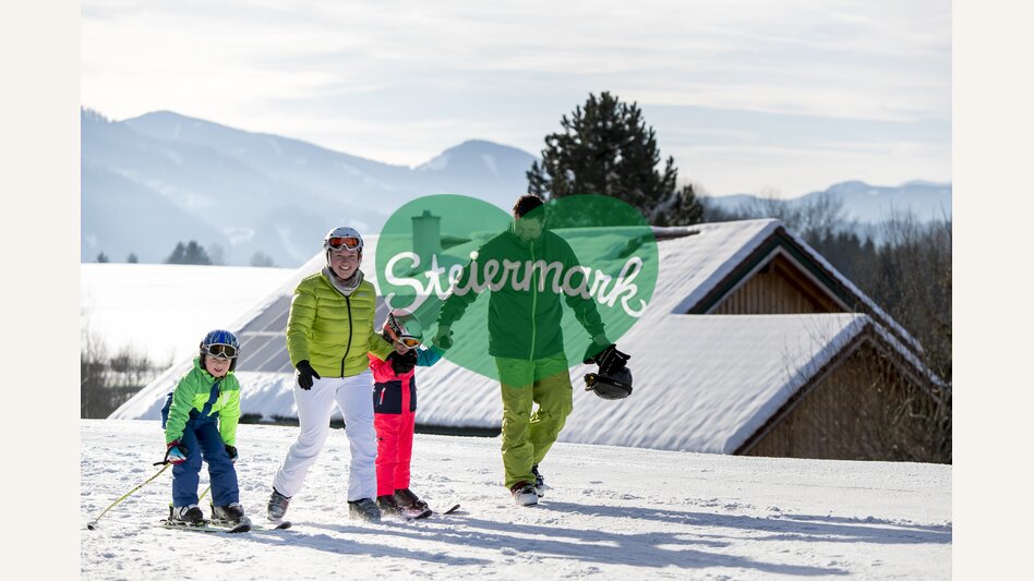 Skifahrer-Familie in der Schwabenbergarena in Turnau | © STG | Tom Lamm