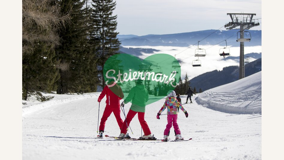 Skifahren lernen mit Skilehrer auf der Brunnalm | © STG | Tom Lamm
