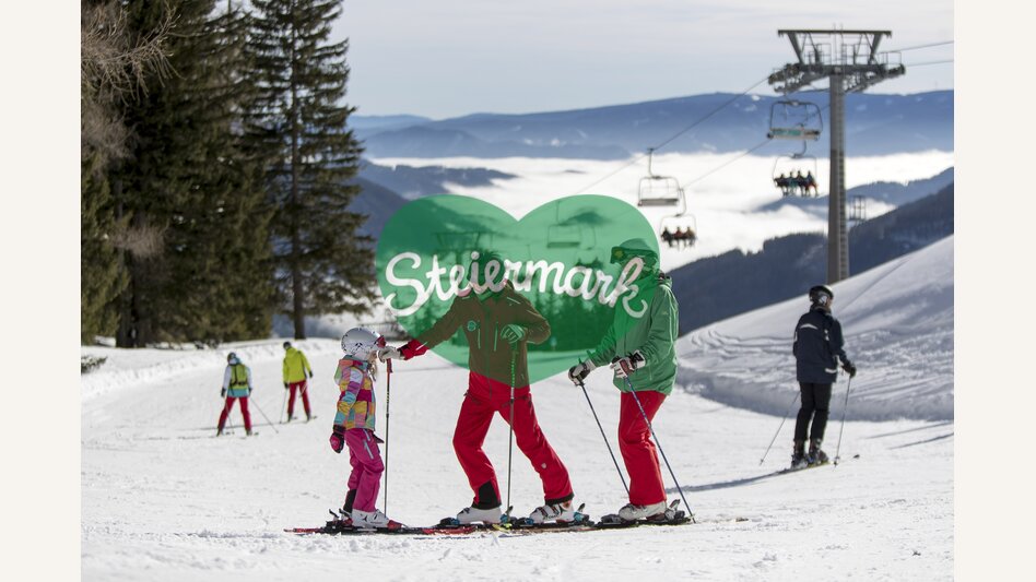 Skifahren lernen mit Skilehrer auf der Brunnalm | © STG | Tom Lamm
