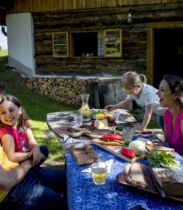 At the Roatmoarhütte / Murtal | © Steiermark Tourismus | Tom Lamm