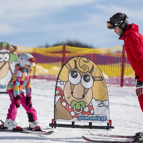 Skifahren lernen mit Skilehrer auf der Brunnalm | © STG | Tom Lamm