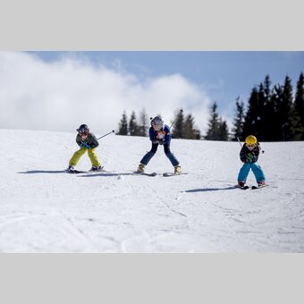Skifahren mit der Familie auf der Grebenzen | © STG | Tom Lamm
