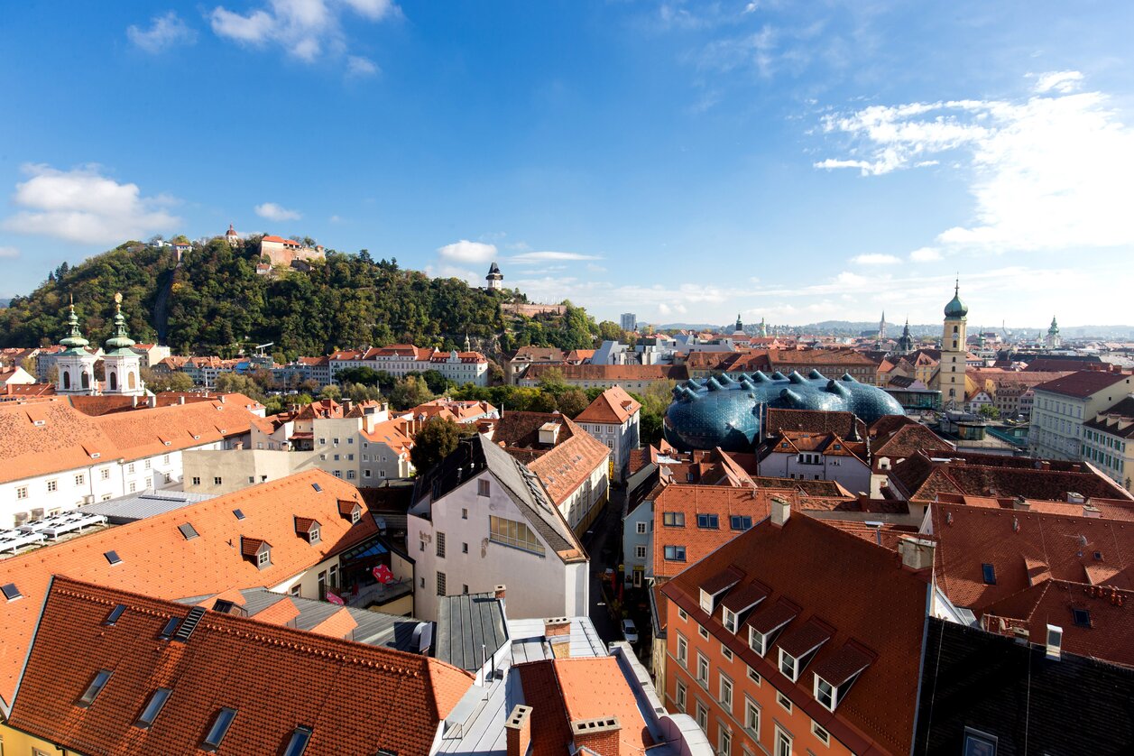 Dächerlandschaft von Graz mit Schlossberg | © STG | Harry Schiffer