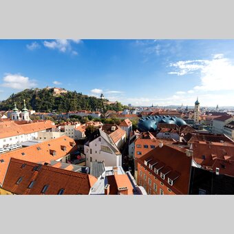Dächerlandschaft von Graz mit Schlossberg | © STG | Harry Schiffer