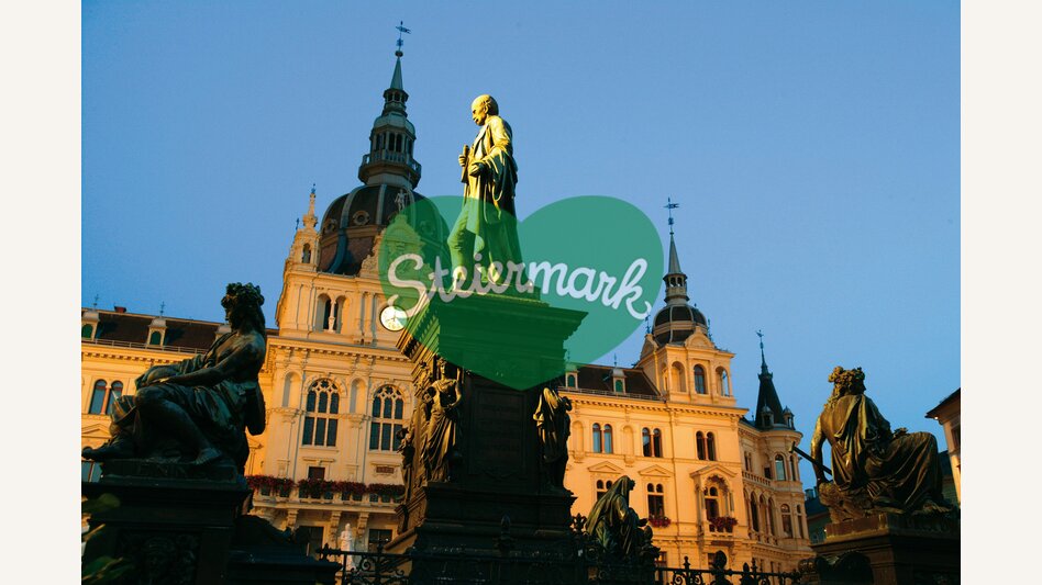 Hauptplatz mit Erzherzog Johann Statue | © STG | Harry Schiffer