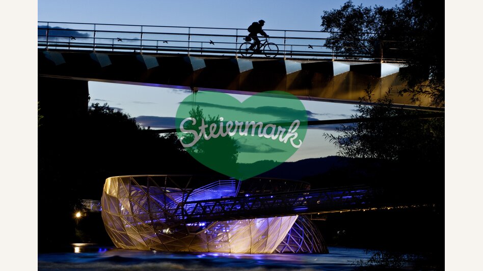 Graz bei Nacht mit Murinsel | © STG | Gerhard Eisenschink