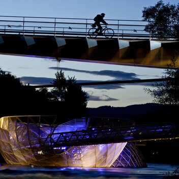 Graz bei Nacht mit Murinsel | © STG | Gerhard Eisenschink