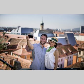 Über den Dächern von Graz auf der Schlossbergstiege | © STG | Tom Lamm
