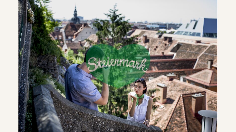Über den Dächern von Graz auf der Schlossbergstiege | © STG | Tom Lamm