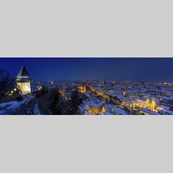 Schlossberg-Blick auf die winterliche Stadt Graz | © STG | Harry Schiffer