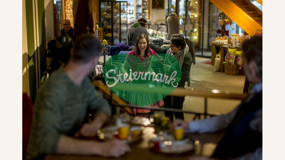 Mit Tracht mehr denn je gut gekleidet. Kaufhaus Caj. Arzberger in Mariazell, seit 1871 | © STG | Tom Lamm