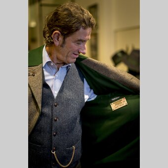 Personalisierte Lodenjanker im Kaufhaus Caj. Arzberger in Mariazell, seit 1871 | © STG | Tom Lamm