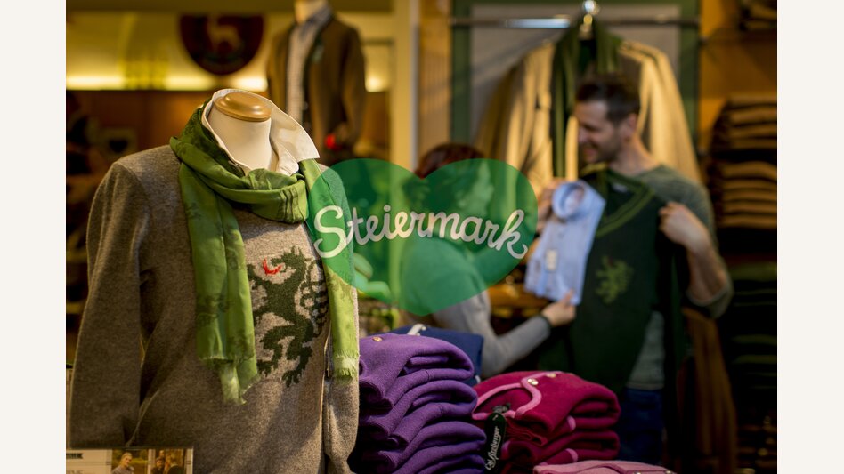 Sehr kleidsam, der Pantherstrick im Kaufhaus Caj. Arzberger in Mariazell, seit 1871 | © STG | Tom Lamm