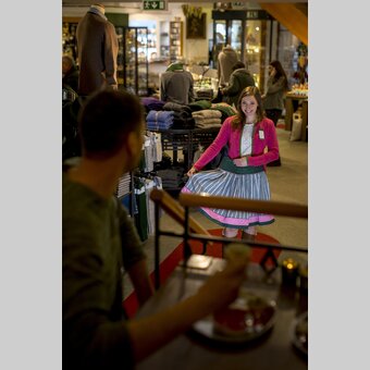 Mit Tracht mehr denn je gut gekleidet. Kaufhaus Caj. Arzberger in Mariazell, seit 1871 | © STG | Tom Lamm