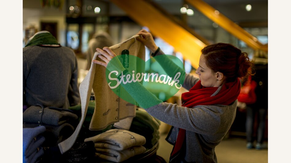 Mit Tracht mehr denn je gut gekleidet. Kaufhaus Caj. Arzberger in Mariazell, seit 1871 | © STG | Tom Lamm