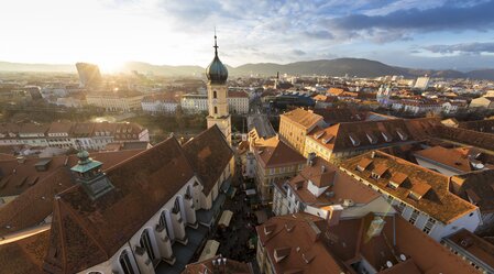Dächerlandschaft von Graz mit Franziskanerkirche | © STG | Harry Schiffer