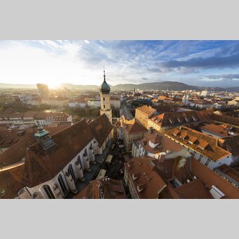 Dächerlandschaft von Graz mit Franziskanerkirche | © STG | Harry Schiffer