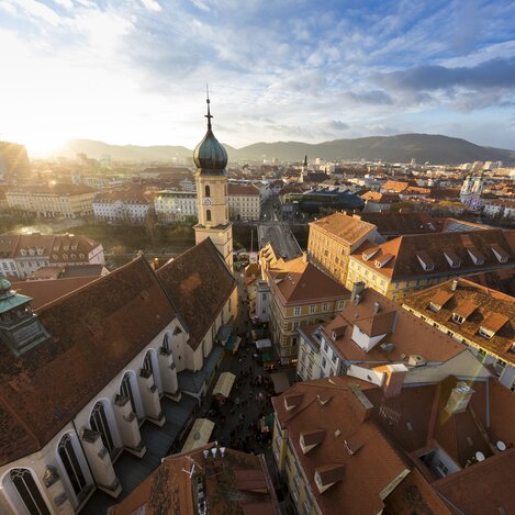 Dächerlandschaft von Graz mit Franziskanerkirche | © STG | Harry Schiffer