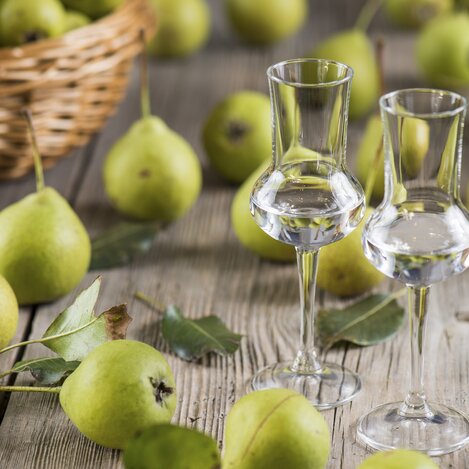 Hirschbirnen samt Schnaps aus dem Naturpark Pöllauer Tal (Oststeiermark) | © STG | Helmut Schweighofer
